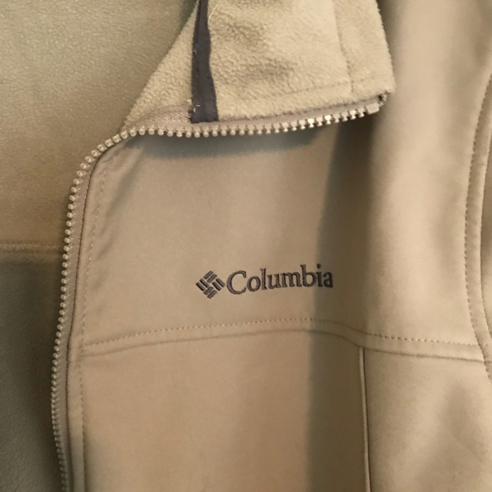 Columbia Men’s Mt. Village Softshell Jacket - Picture 4 of 5